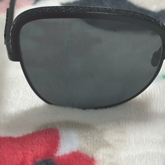 🎄🎄Low Start🎄🎄Chanel sunglasses gently used with pouch, glass case and Sonny’s - Picture 15 of 17